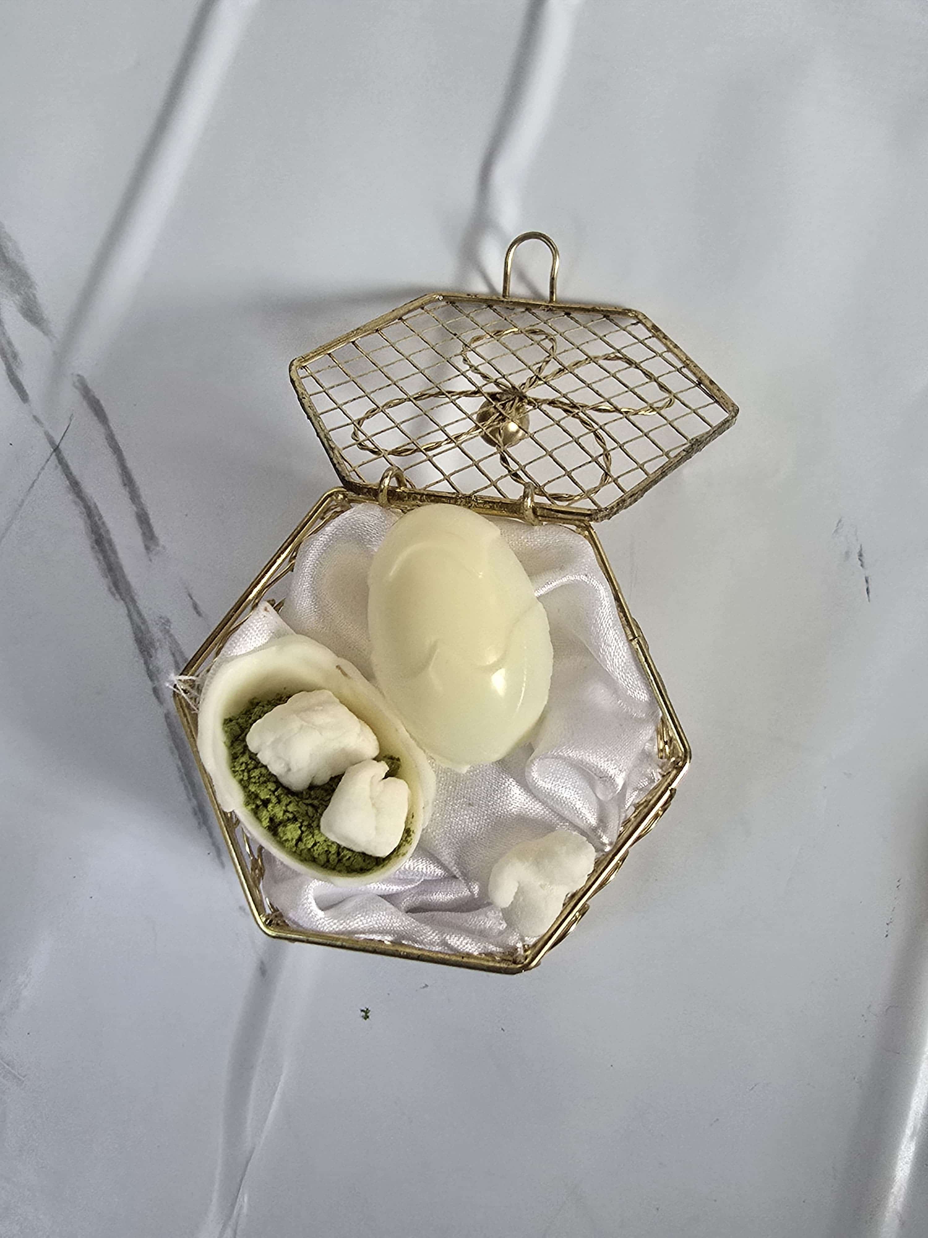 Hot chocolate matcha bomb